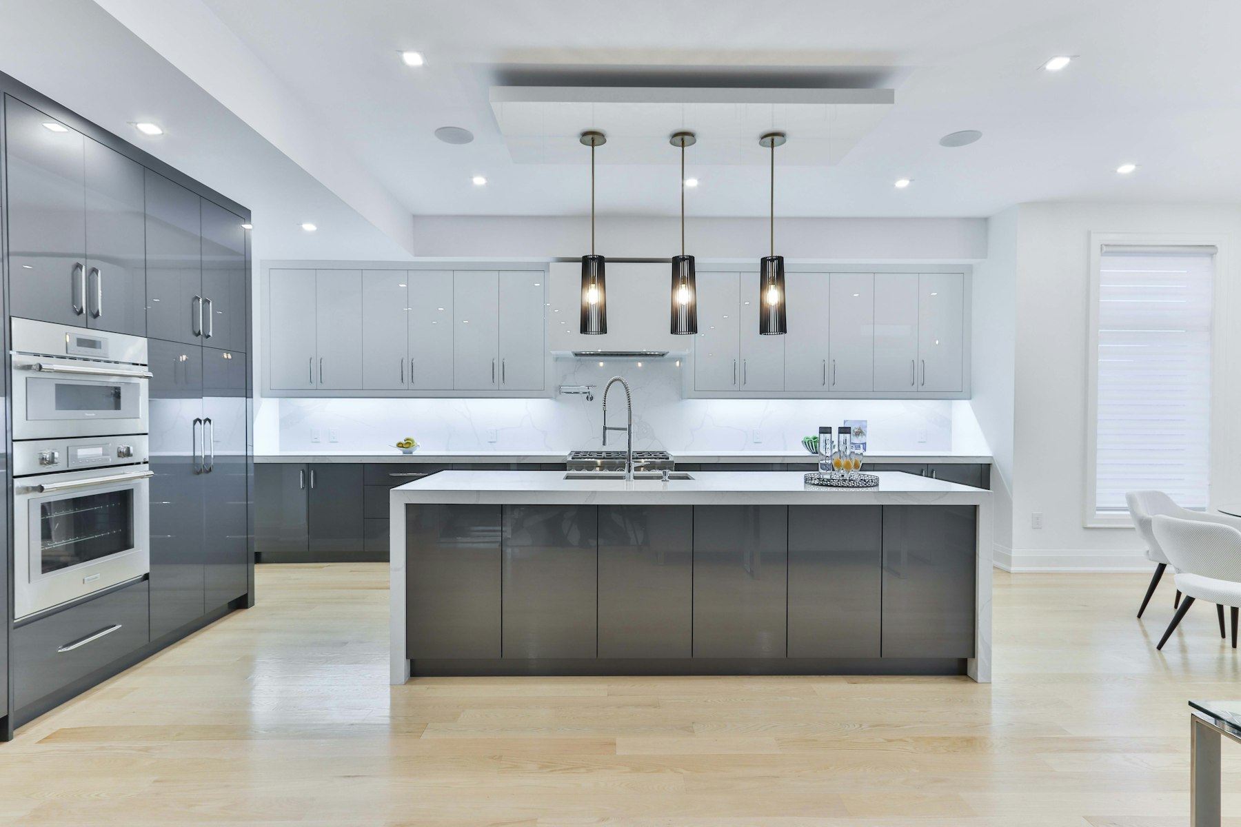 Light gray shaker kitchen — Clearwater